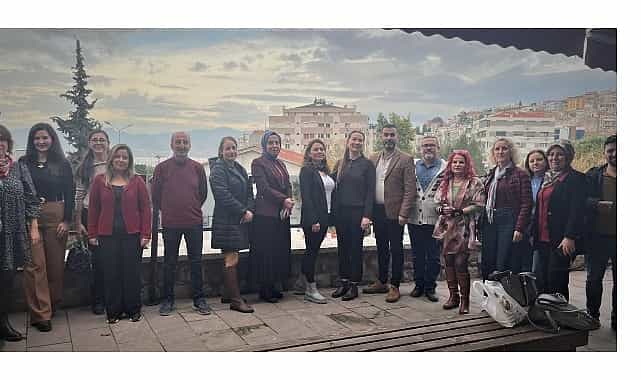 izmir ogretmen akademileri kapsaminda edebiyat akademisi etkinliklerine devam ediyor