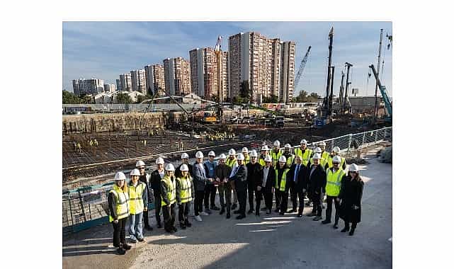 izmire mona lisa gulusu getiren yeni nesil mimari yolculuk