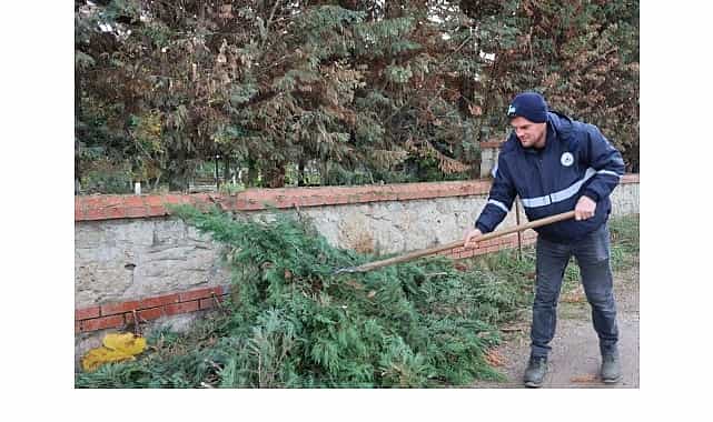 kartepede mezarliklara duzenli bakim