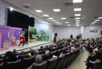 kartepede nese ve cesaret dolu tiyatro