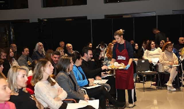 niluferde yeni yilin kokusu lezzeti ve muzigi konusuldu