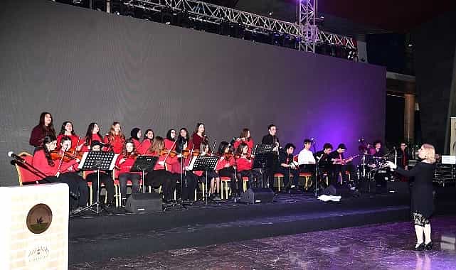osmangazinin genc muzisyenleri bursalilara muzik ziyafeti sundu