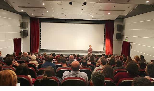 pelin esmer yeni filmiyle niluferde sinemaseverlerle bulustu