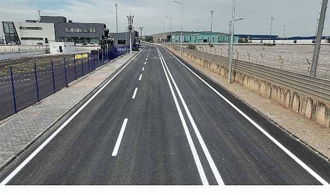 railportta asfalt ve yol cizgileri tamamlandi