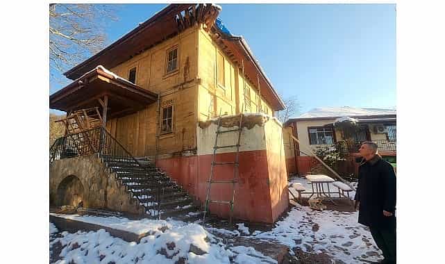 tarihi nuzhetiye camiinde restorasyon calismalari devam ediyor