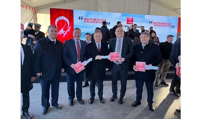 tbbden milas belediyesine paletli ekskavator hibesi