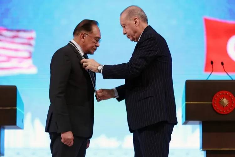 Malezya Başbakanı’na Türkiye’den Cumhuriyet Nişanı 1 Malezya Başbakanı’na Türkiye’den Cumhuriyet Nişanı