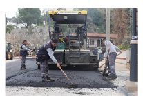 buyuksehir belediyesinden finikeye asfalt destegi