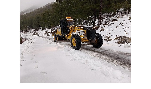 Büyükşehir ekiplerinin karla mücadele çalışması sürüyor 1 buyuksehir ekiplerinin karla mucadele calismasi suruyor