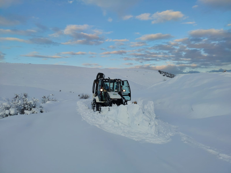 Malatya’da Kar Nedeniyle Mahsur Kalan Araç ve Vatandaşlara Müdahale