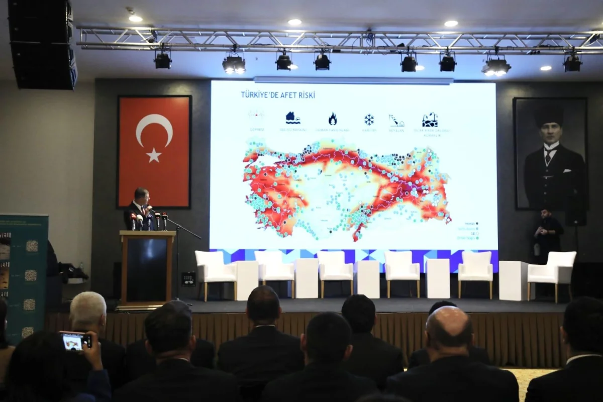 Başkan Tugay Afet Yönetiminde Öngörü ve Hazırlığın Önemini Vurguladı