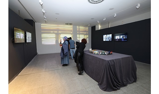 Galeri Cennet’te ‘Fijital Kapılar’ Sergisi Açıldı 1 galeri cennette fijital kapilar sergisi acildi