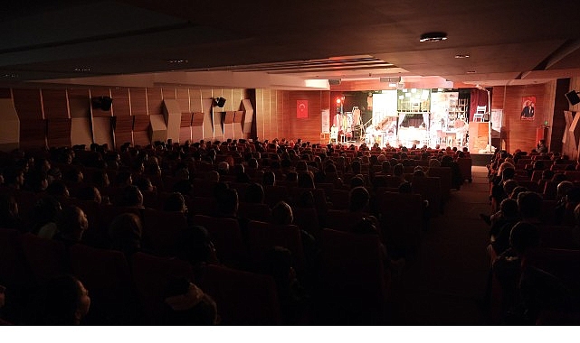 inegol sahnesinde festival var