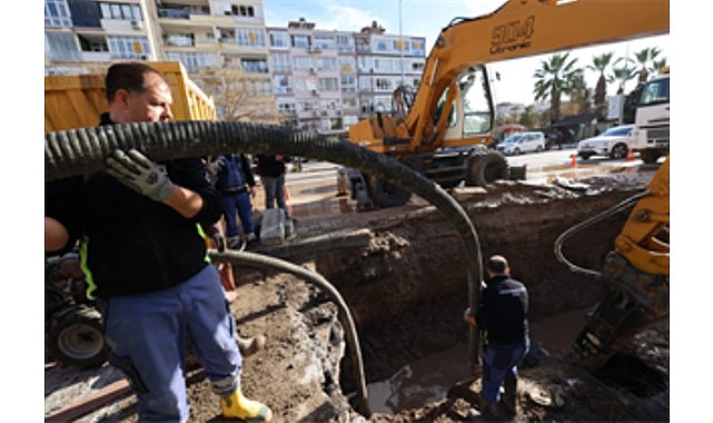 inonu caddesindeki ana boru arizasina izsudan hizli mudahale