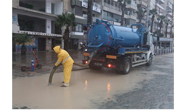İzmir Büyükşehir Belediyesi ekipleri yağış nöbetinde 1 izmir buyuksehir belediyesi ekipleri yagis nobetinde