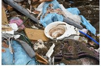 kacak dokulen yuzlerce ton atik temizleniyor