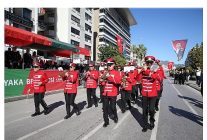 karsiyaka sokaklarinda bando soleni