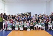 mutlu cocuklarda karne heyecani