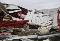 niluferde iki kacak is yeri yikildi