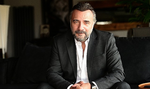 oktay kaynarca alnim acik basim dik