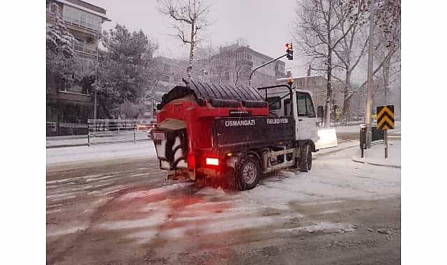 osmangazi belediyesinden karla mucadelede 7 24 kesintisiz mesai