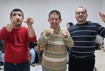 ozel insanlar muzik dolu gecede doyasiya eglendi