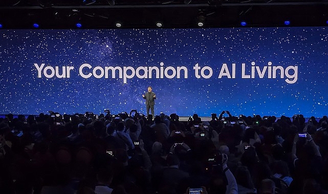 samsung ces 2026 fuari kapsamindaki the first look etkinliginde hayatiniza eslik eden yapay zeka dostu vizyonunu paylasti