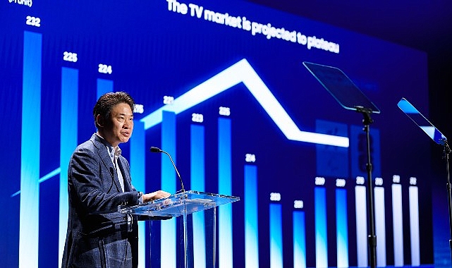 samsung ces 2026 kapsaminda duzenledigi gorsel ekranlar deep dive panelinde televizyonun yeni donemine yonelik vizyonunu acikladi