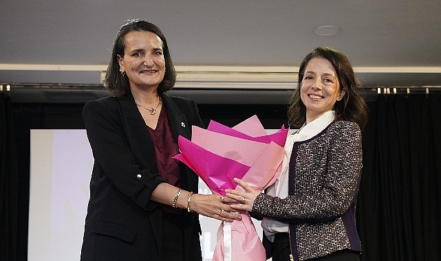 uygulamali muhasebe egitimi ucuncu donem mezunlarini verdi